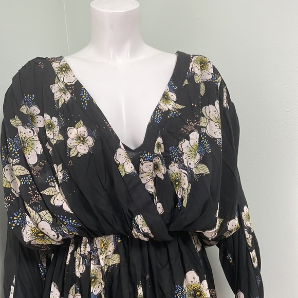 Free People Tuscan Dreams Printed Floral Top NEW - Picture 8 of 11